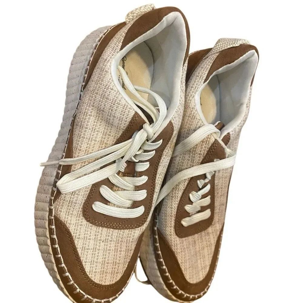 Universal Thread size 9 canvas platform shoes brown tans casual shoes